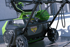 Обзор снегоуборщиков Greenworks