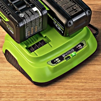 Ультрабыстрое двойное зарядное устройство GREENWORKS G24X2C8 (2958807)