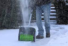 Обзор снегоуборщиков Greenworks