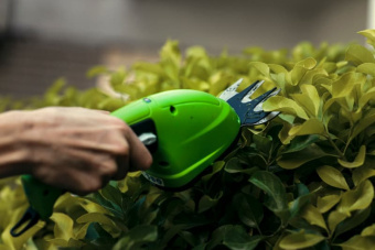 Аккумуляторные ножницы GREENWORKS G36HS (2903307) со встроенным аккумулятором 2 Ah и ЗУ