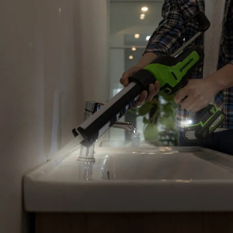 Аккумуляторный пистолет для герметика GREENWORKS 24V G24CAU (3501707) без аккумулятора и зарядного устройства