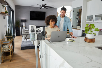 Аккумуляторный вертикальный пылесос GREENWORKS G24SVK4 (4701107UB) с АКБ 4 Ah и ЗУ