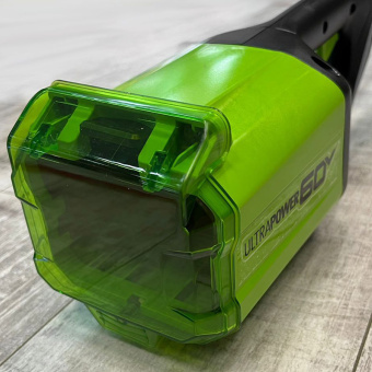 Аккумуляторный снегоуборщик GREENWORKS 60V GD60SS 30 см (2602607UG) с 5 Ач аккумулятором и зарядным устройством