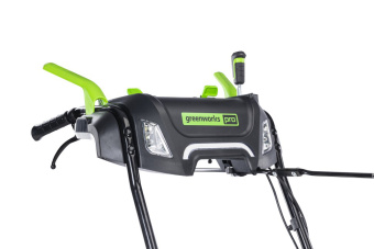 Аккумуляторный снегоуборщик самоходный GREENWORKS GD82ST56 82V 61см (2602807U3C) c 3-мя аккумуляторами 8 Ah и двойным зарядным устройством