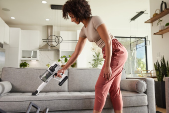 Аккумуляторный вертикальный пылесос GREENWORKS G24SVK4 (4701107UB) с АКБ 4 Ah и ЗУ