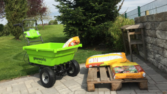 Аккумуляторная садовая тележка GREENWORKS G40GCK4 (7400007UB) с 4 Ач аккумулятором и зарядным устройством